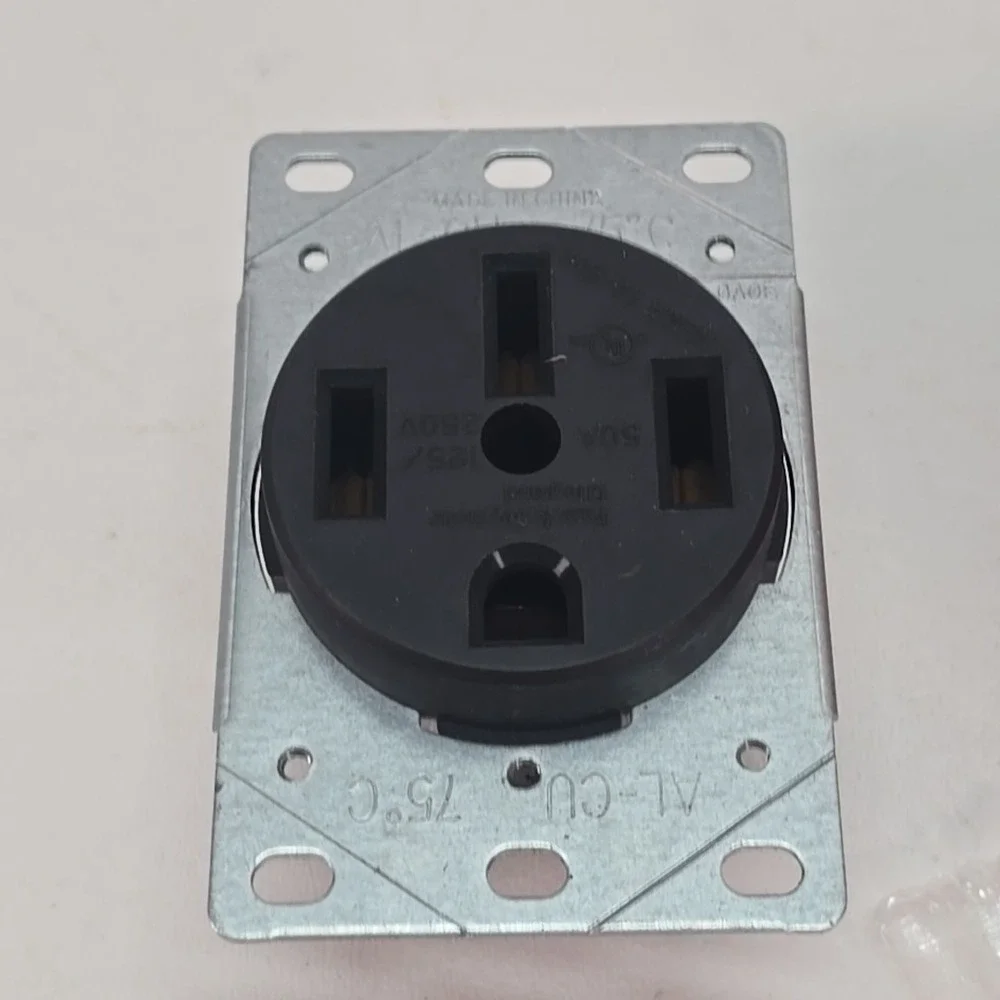 Legrand/Leviton 50-Amp Range Stove Outlet Flush Outlet 125v/250v‎